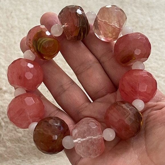 Faceted pink stone & rose quartz stretchy bangle bracelet - Picture 2 of 6